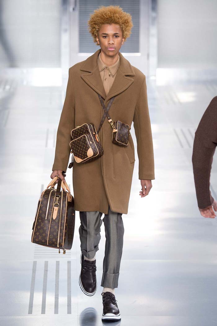 Модель 10 из мужской коллекции Louis Vuitton осень-зима 2015-2016